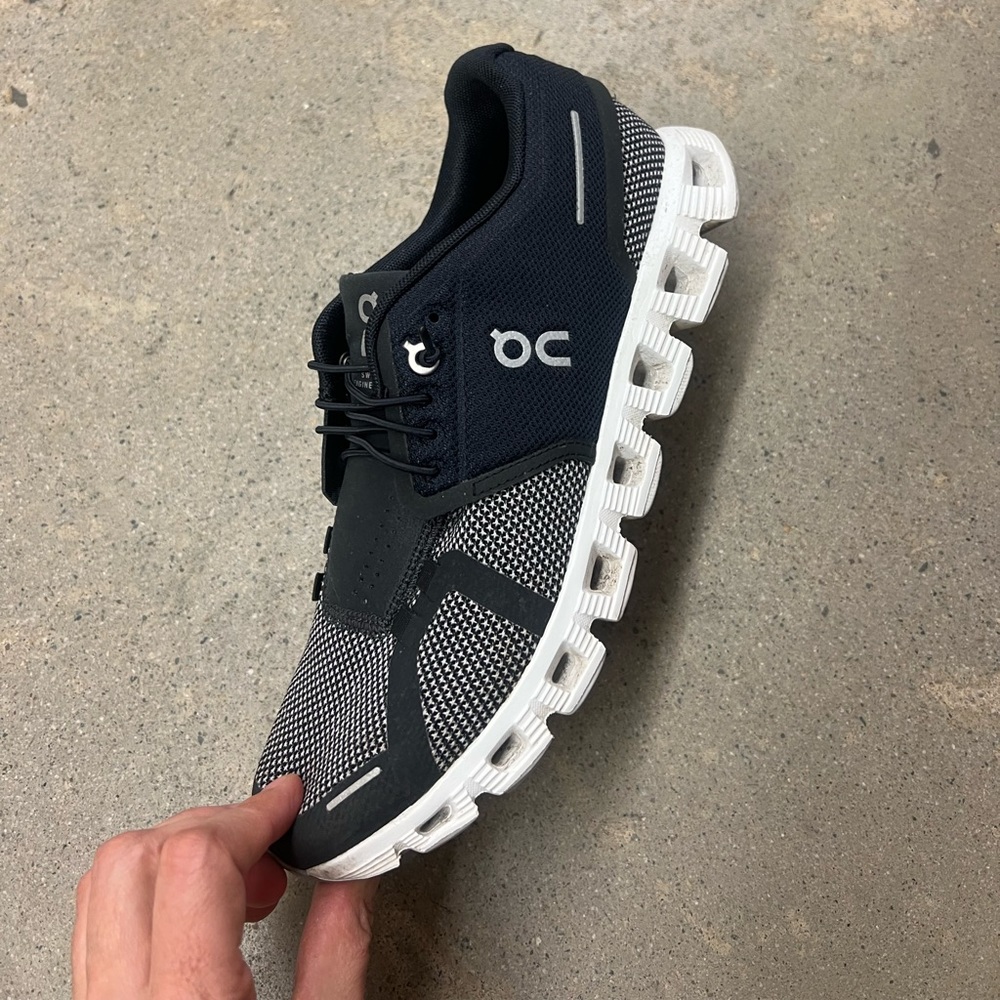 On Running Cloud 5 low-top running sneakers